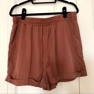 Universal Thread size large rust color tie shorts